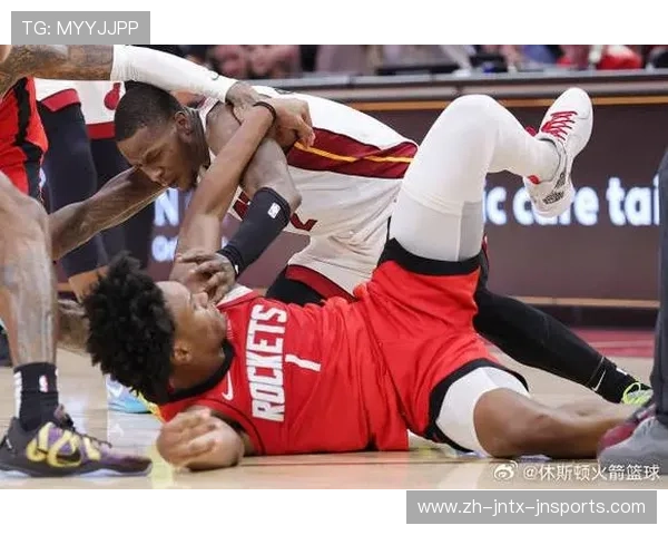 火箭队球员打架冲突视频回放与解读