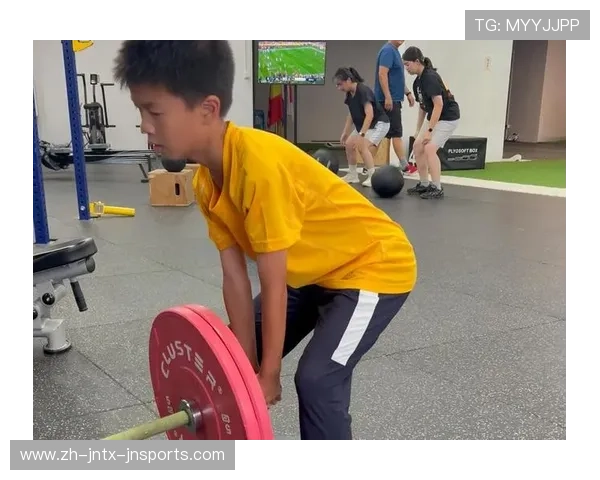 足球训练中的力量与爆发力提升方法 足球训练中的力量与爆发力提升方法